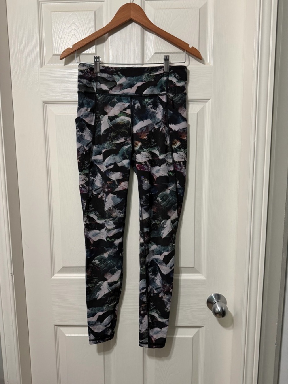 Lululemon athletica time to sweat tight leggings size 8 euc